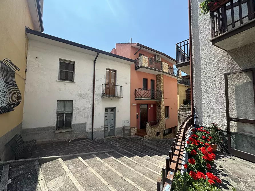 Immagine 1 di Appartamento in vendita  in Piazza del Municipio a Lama Dei Peligni