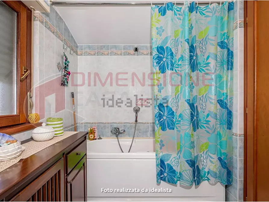 Immagine 22 di Quadrilocale in vendita  in Via delle due torri a Roma