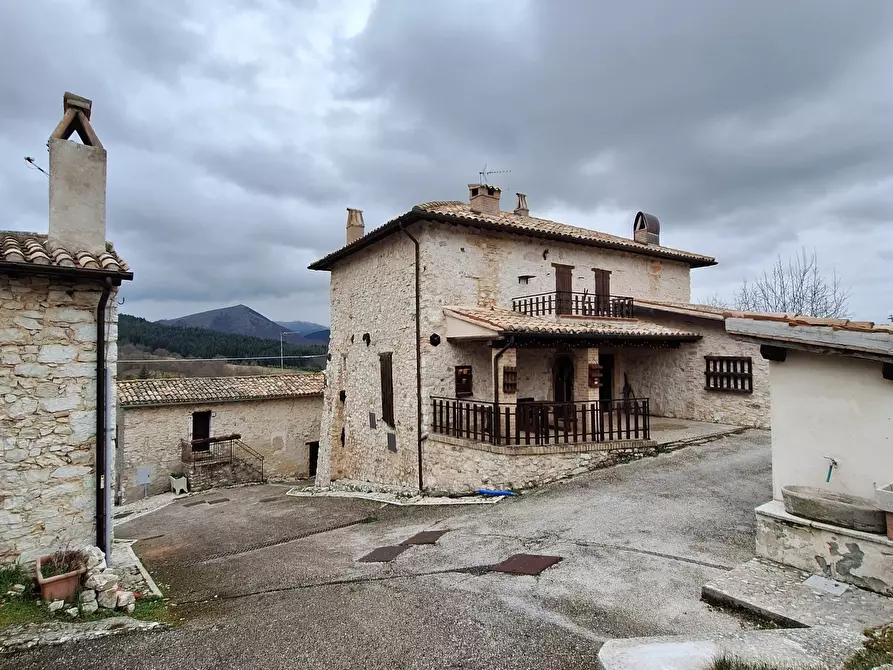 Immagine 27 di Rustico / casale in vendita  in via di Agliano 1 a Campello Sul Clitunno