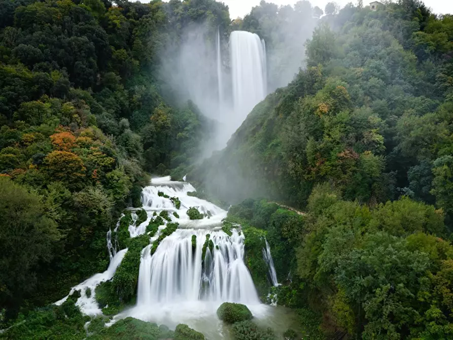 Immagine 30 di Terratetto in vendita  in Frazione Rasenna 1 a Visso