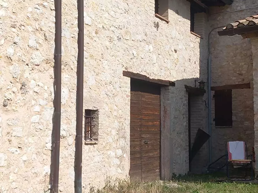 Immagine 3 di Rustico / casale in vendita  in via di Agliano 1 a Campello Sul Clitunno