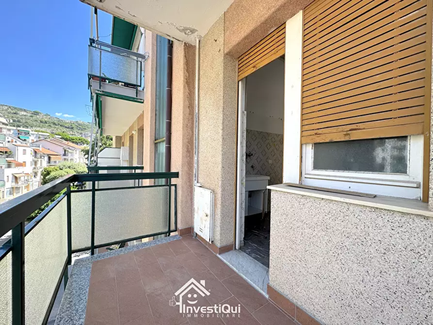 Immagine 13 di Bilocale in vendita  in Viale Riviera 40 a Pietra Ligure