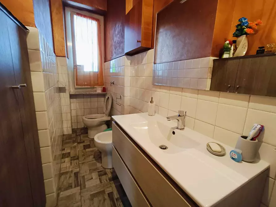 Immagine 14 di Bilocale in vendita  in Via Sempione 144 a Torino