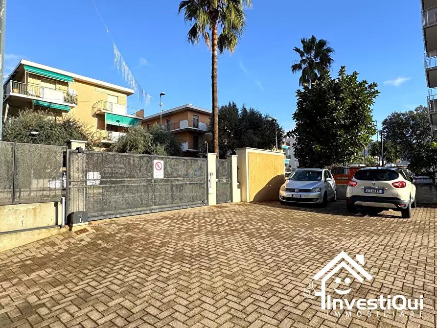 Immagine 24 di Bilocale in vendita  in Viale della Repubblica 60 a Pietra Ligure