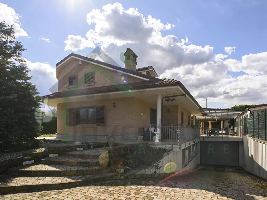 Immagine 1 di Villa in vendita  in Viale Paradiso a Rivarossa