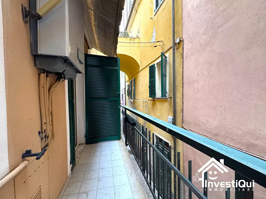 Immagine 10 di Bilocale in vendita  in Via Giobatta Chiappe 34 a Pietra Ligure