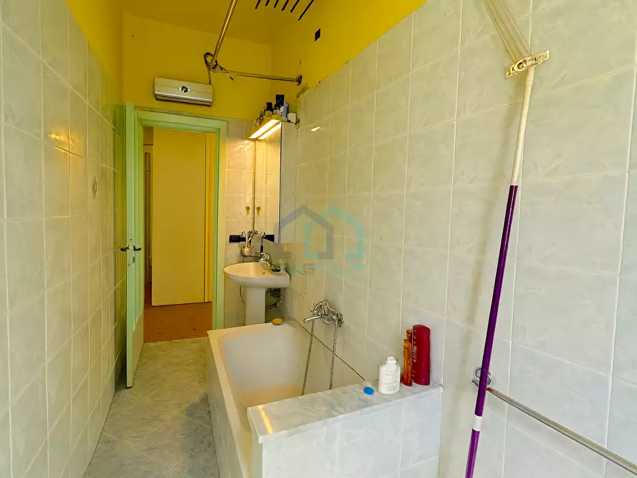 Immagine 12 di Trilocale in vendita  in Via Giuseppe Cesare Abba 2 a Savona