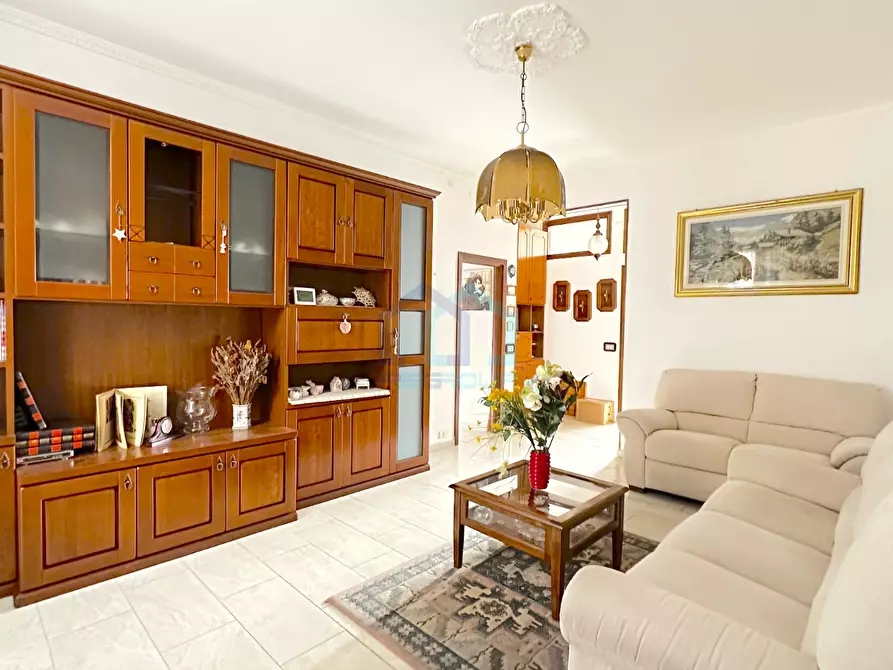 Immagine 3 di Pentalocale in vendita  in Via Piave 25 a Savona