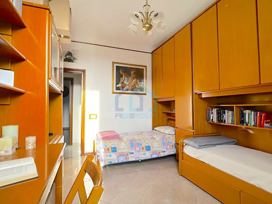 Immagine 12 di Pentalocale in vendita  in Via Piave 25 a Savona