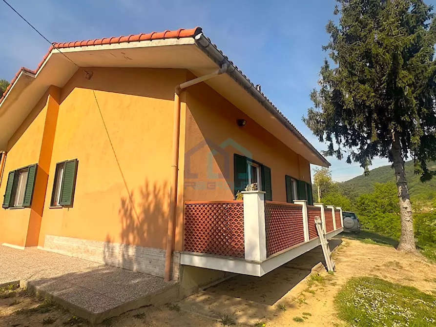 Immagine 5 di Villa in vendita  in Via Santuario 125 a Savona