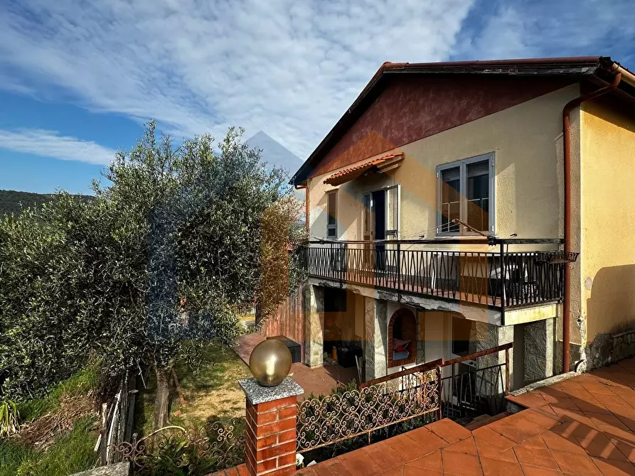 Immagine 1 di Casa bifamiliare in vendita  in Regione Costa 20 a Noli