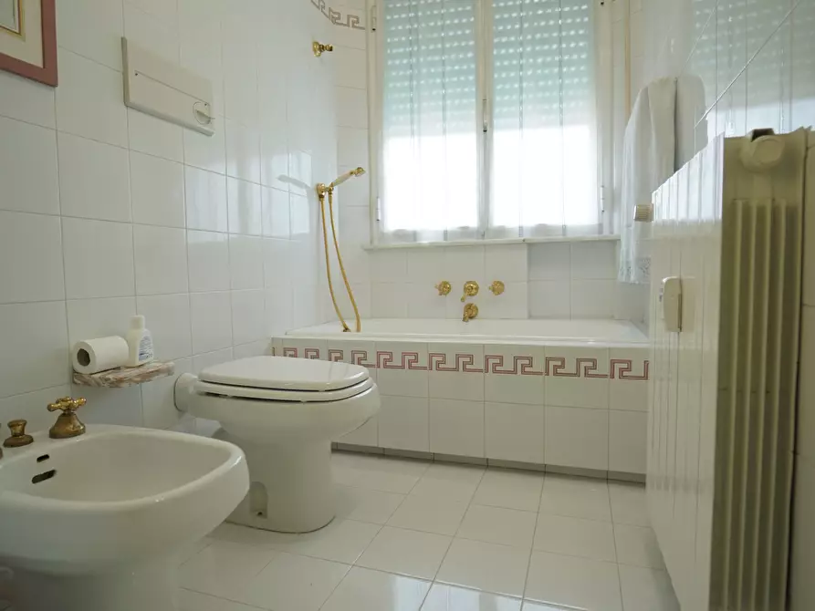 Immagine 26 di Pentalocale in affitto  a Chiavari