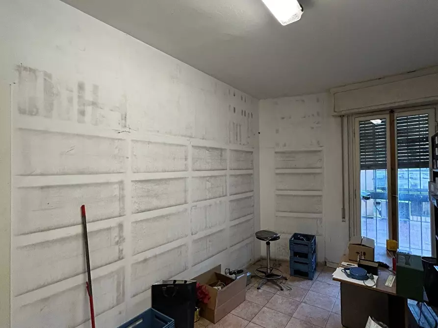 Immagine 6 di Locale commerciale in vendita  in Viale Alessandro Guidoni a Firenze