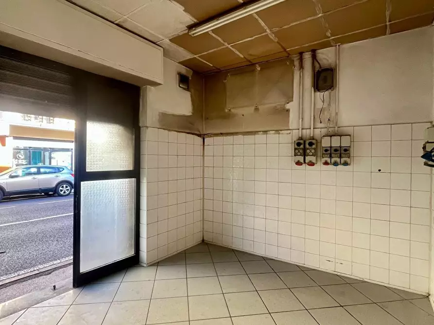 Immagine 7 di Locale commerciale in vendita  in Via Corbinaie a Scandicci