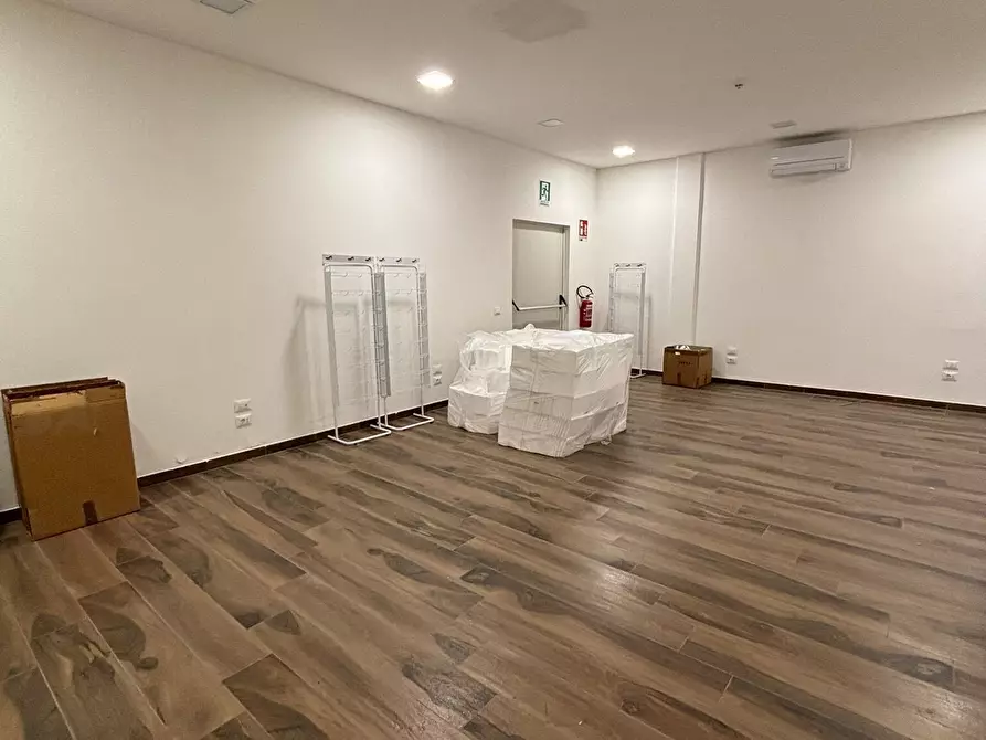 Immagine 7 di Laboratorio in vendita  in Via Castonella a Campi Bisenzio