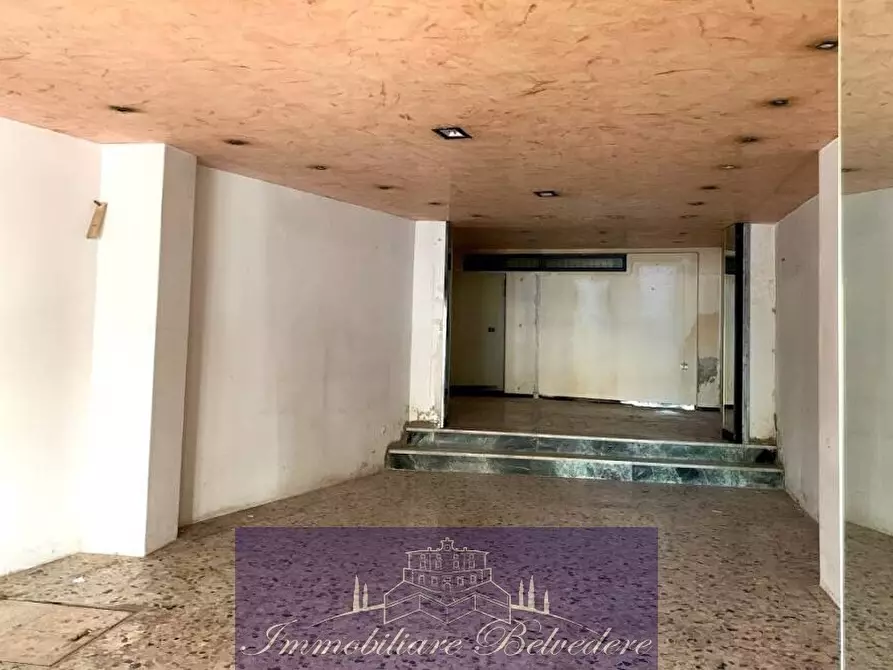 Immagine 1 di Locale commerciale in vendita  in Via Spinello Aretino a Firenze