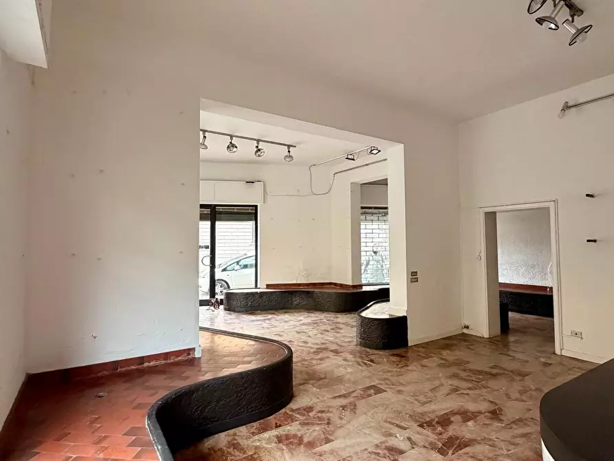 Immagine 8 di Locale commerciale in vendita  in Via Pier Capponi a Firenze