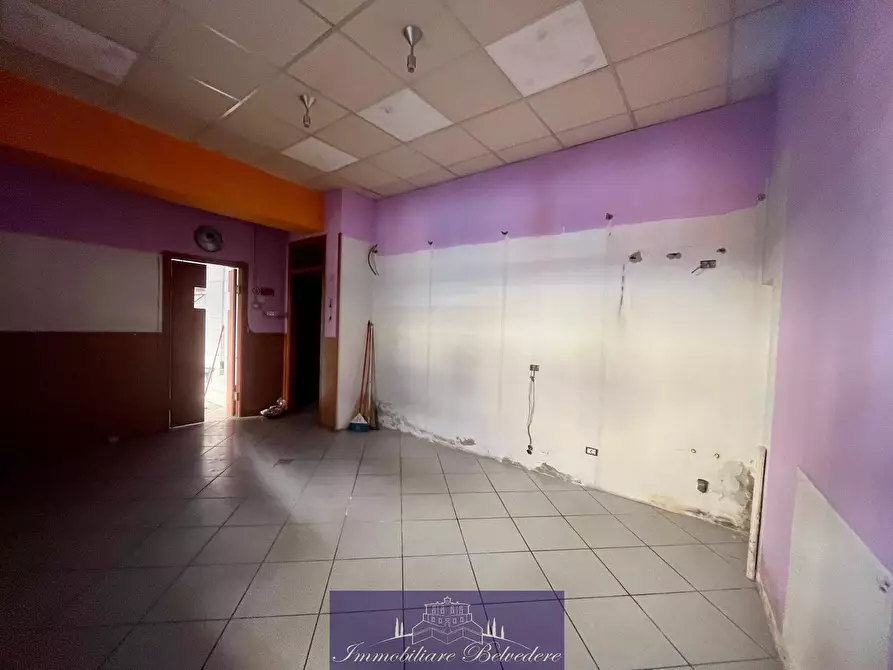 Immagine 4 di Locale commerciale in vendita  in Via Corbinaie a Scandicci