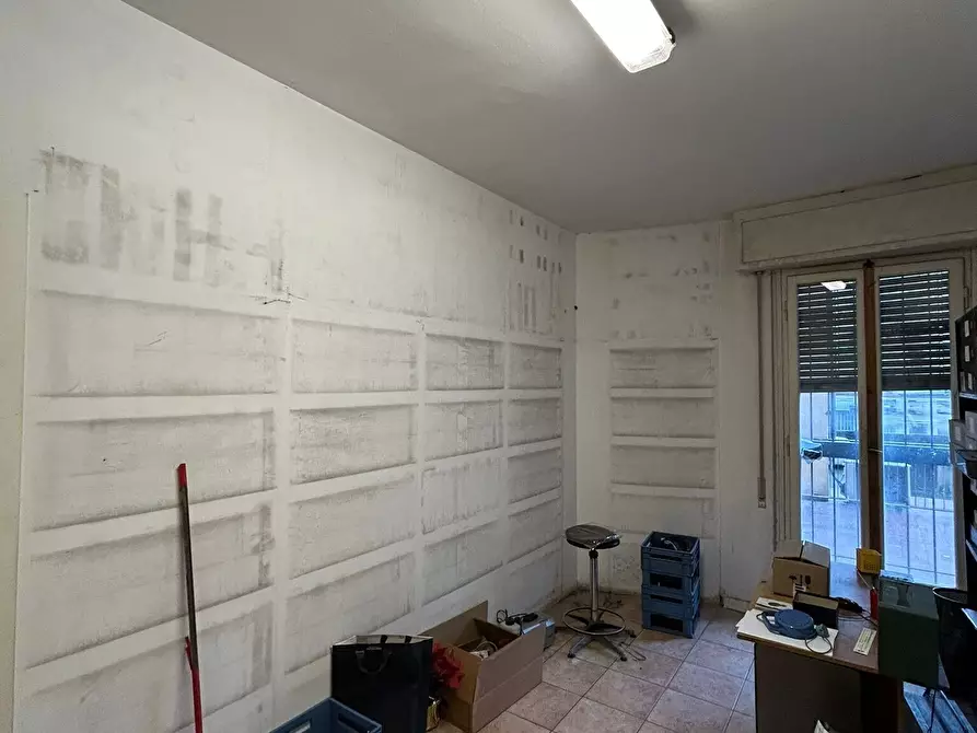 Immagine 5 di Locale commerciale in vendita  in Viale Alessandro Guidoni a Firenze