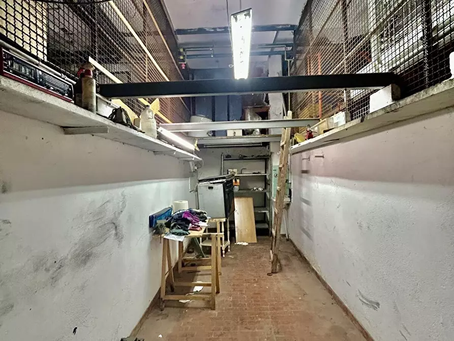 Immagine 1 di Garage in vendita  in Via Valdinievole a Firenze