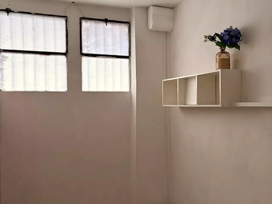 Immagine 9 di Locale commerciale in affitto  in Piazza Palmiro Togliatti a Scandicci