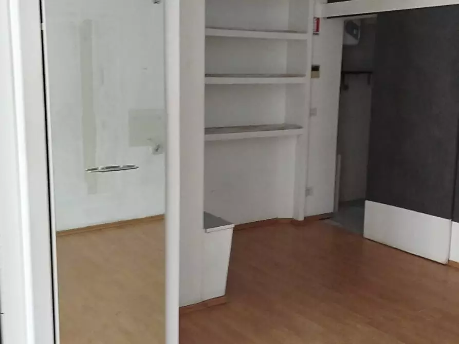 Immagine 4 di Locale commerciale in affitto  in Via Giovanni Pico della Mirandola a Firenze