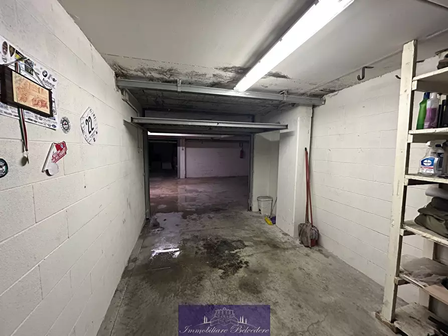 Immagine 5 di Garage in vendita  in Via Baracca a Firenze