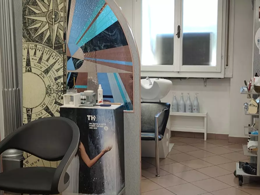 Immagine 3 di Locale commerciale in vendita  in Via Giacomo Leopardi a Scandicci