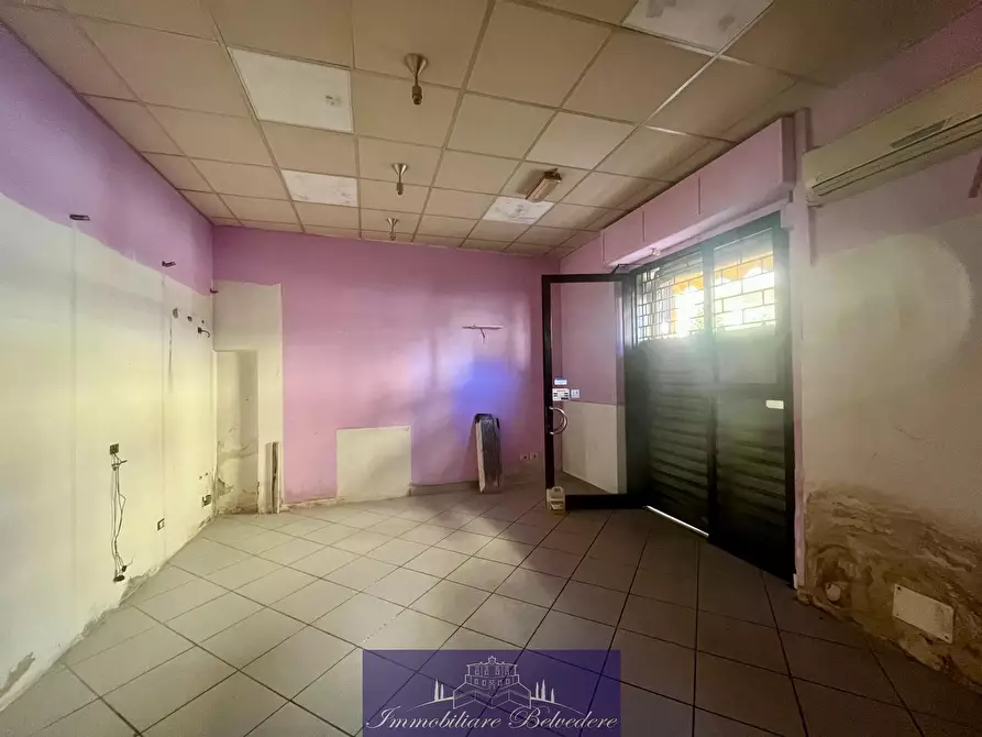 Immagine 3 di Locale commerciale in vendita  in Via Corbinaie a Scandicci