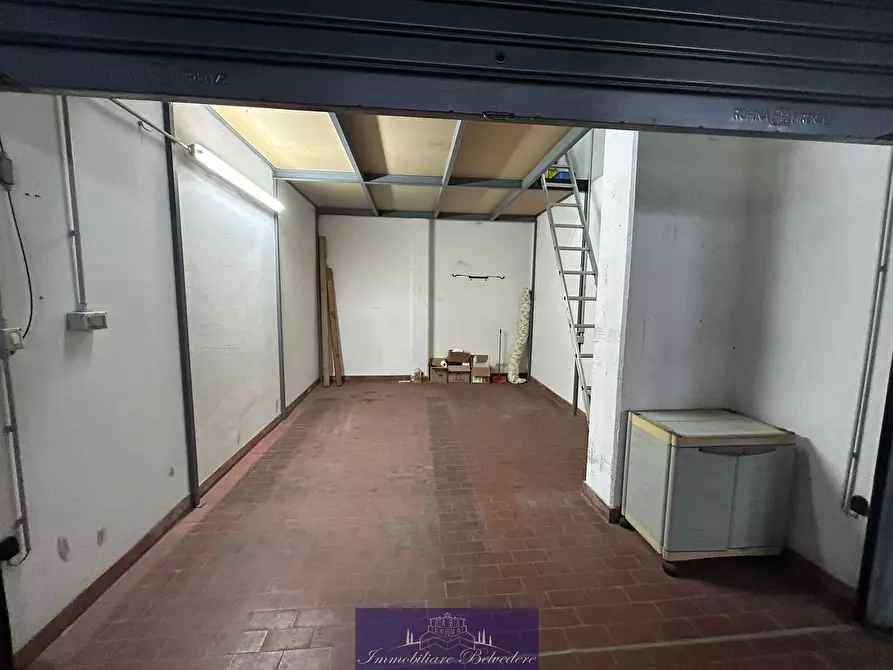 Immagine 2 di Garage in vendita  in Via della Villa Demidoff a Firenze