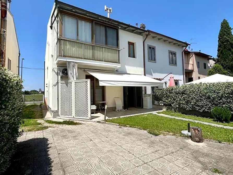 Immagine 37 di Villetta a schiera in vendita  in Via Trento a Campi Bisenzio