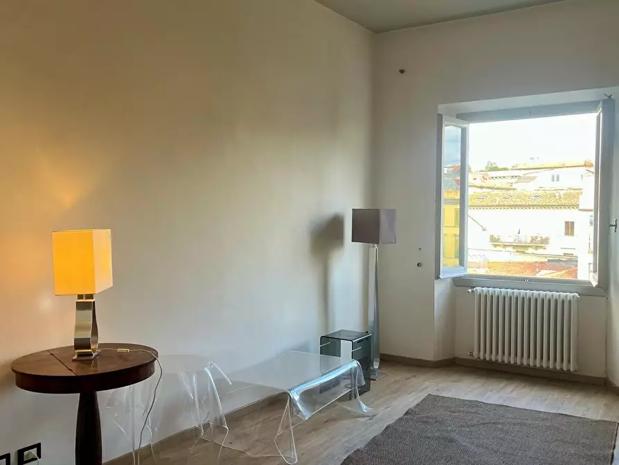 Immagine 24 di Quadrilocale in affitto  in Lungarno Vespucci a Firenze