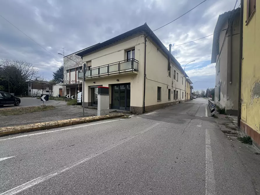Immagine 3 di Locale commerciale in vendita  in Via Argini 2 a Ravarino