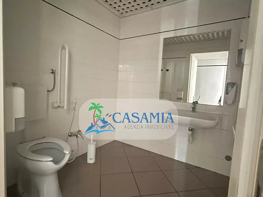 Immagine 8 di Ufficio in affitto  a San Benedetto Del Tronto