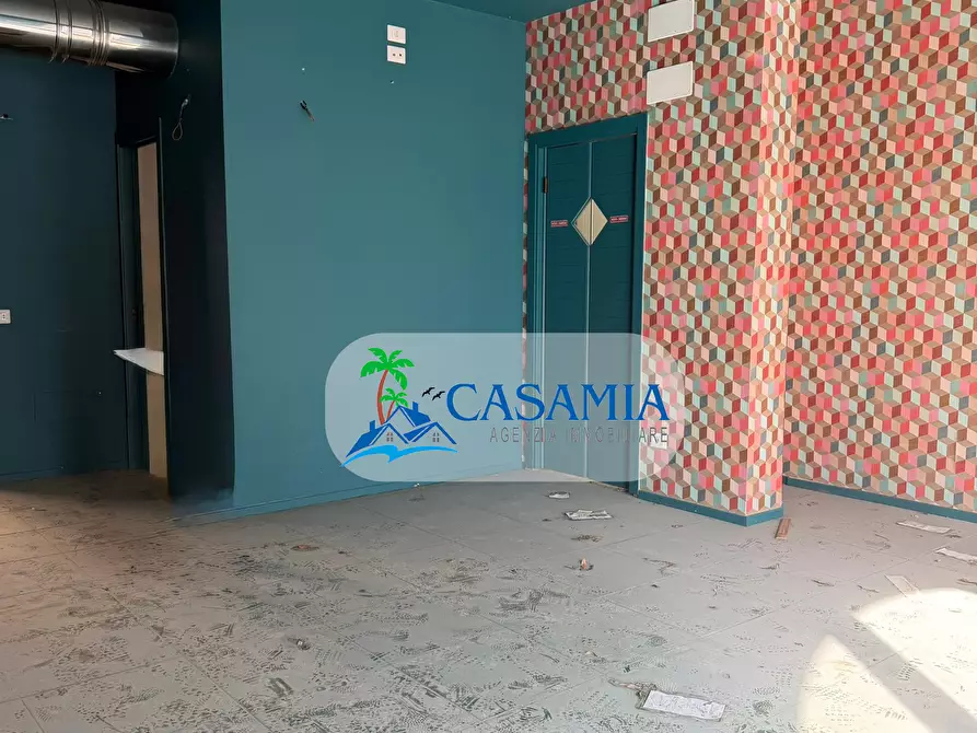 Immagine 2 di Locale commerciale in vendita  a San Benedetto Del Tronto