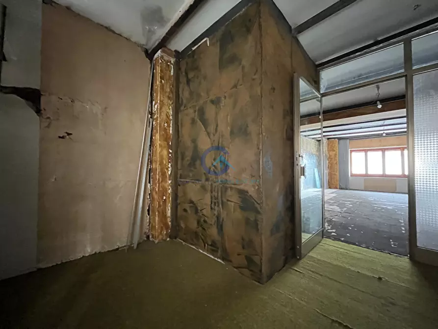 Immagine 6 di Locale commerciale in affitto  a Catanzaro