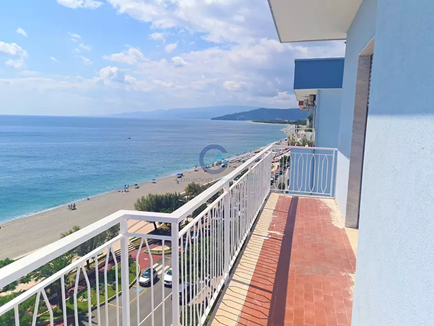 Immagine 1 di Quadrilocale in affitto  a Catanzaro