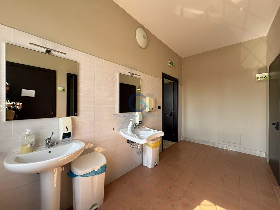 Immagine 11 di Palazzo in vendita  in Viale Magna Grecia 247 a Catanzaro