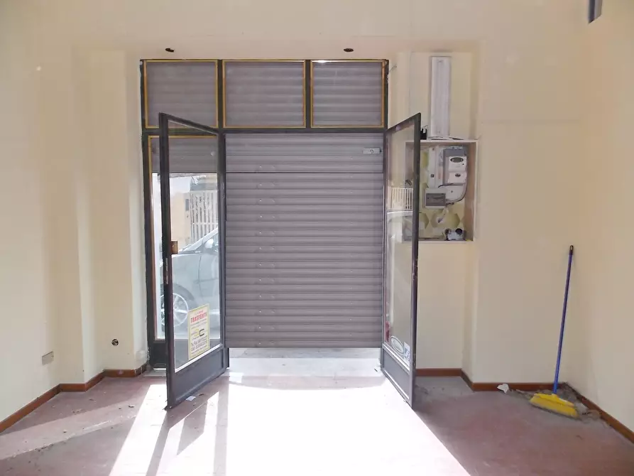 Immagine 3 di Locale commerciale in affitto  a Catanzaro