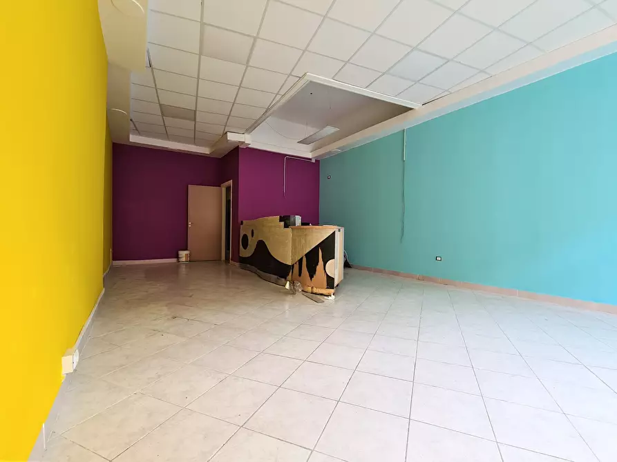 Immagine 5 di Locale commerciale in vendita  a Catanzaro