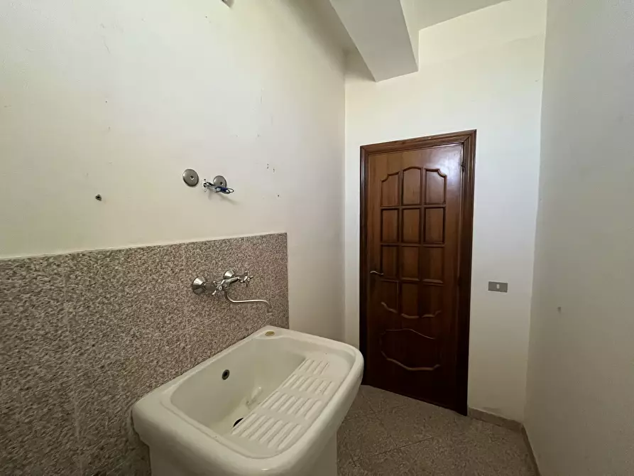 Immagine 6 di Pentalocale in affitto  a Catanzaro