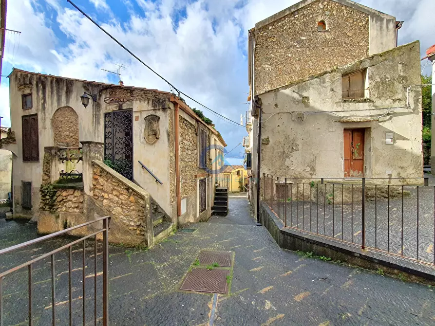 Immagine 1 di Bilocale in vendita  in Largo Prigioni 33 a Catanzaro