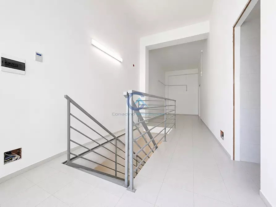 Immagine 11 di Locale commerciale in vendita  in Via Genova 50 a Catanzaro