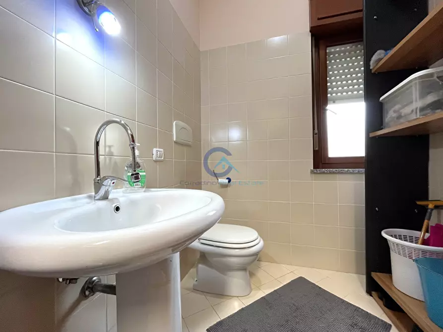 Immagine 4 di Locale commerciale in affitto  in Viale Crotone 37q a Catanzaro