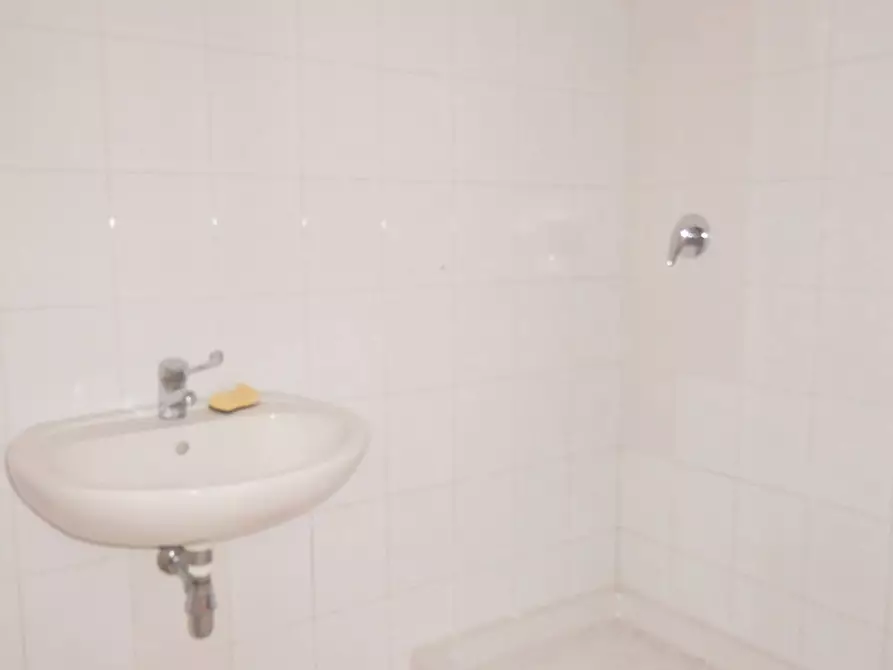 Immagine 5 di Locale commerciale in affitto  a Catanzaro