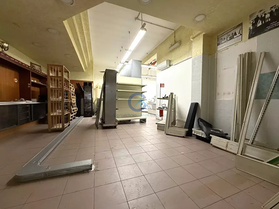 Immagine 7 di Locale commerciale in vendita  in Viale Magna Grecia 298 a Catanzaro