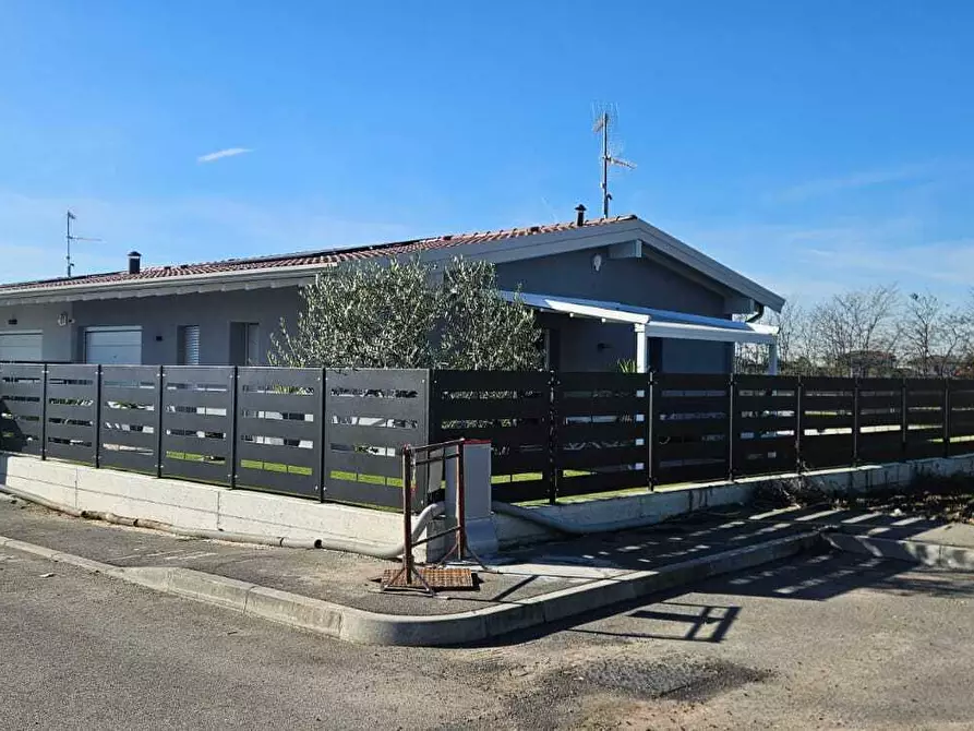 Immagine 1 di Villa in vendita  a Montirone