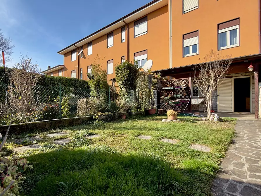 Immagine 2 di Villetta a schiera in vendita  a Brescia