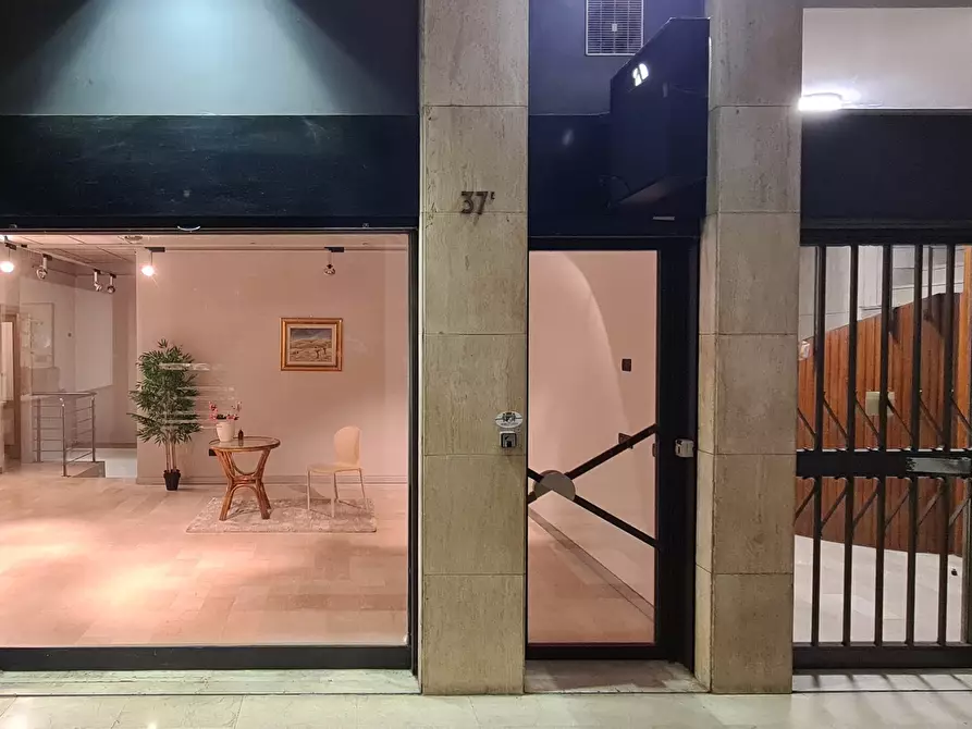 Immagine 4 di Locale commerciale in vendita  in CORSO PALESTRO 37/E a Brescia