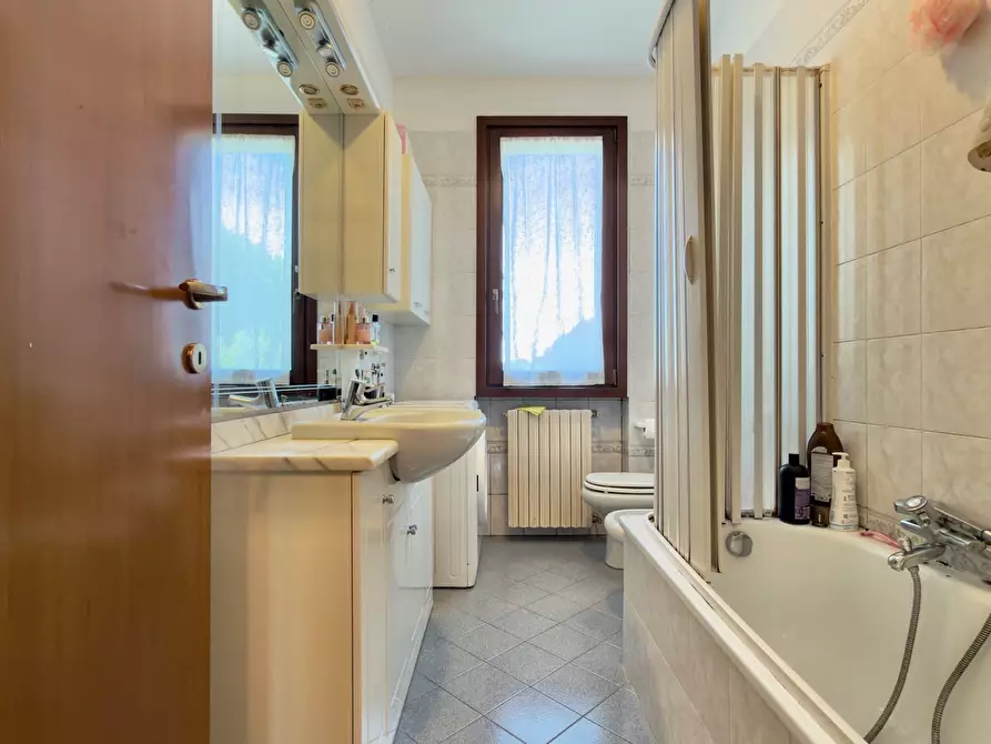 Immagine 12 di Trilocale in vendita  in Villaggio Tullio Cavalli 87 a Gambara